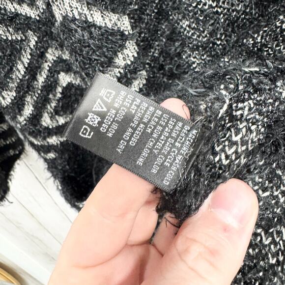 August Silk Sweater Women Size Medium Geo Diamond Pattern Fuzzy Knit Cardigan - Picture 4 of 6